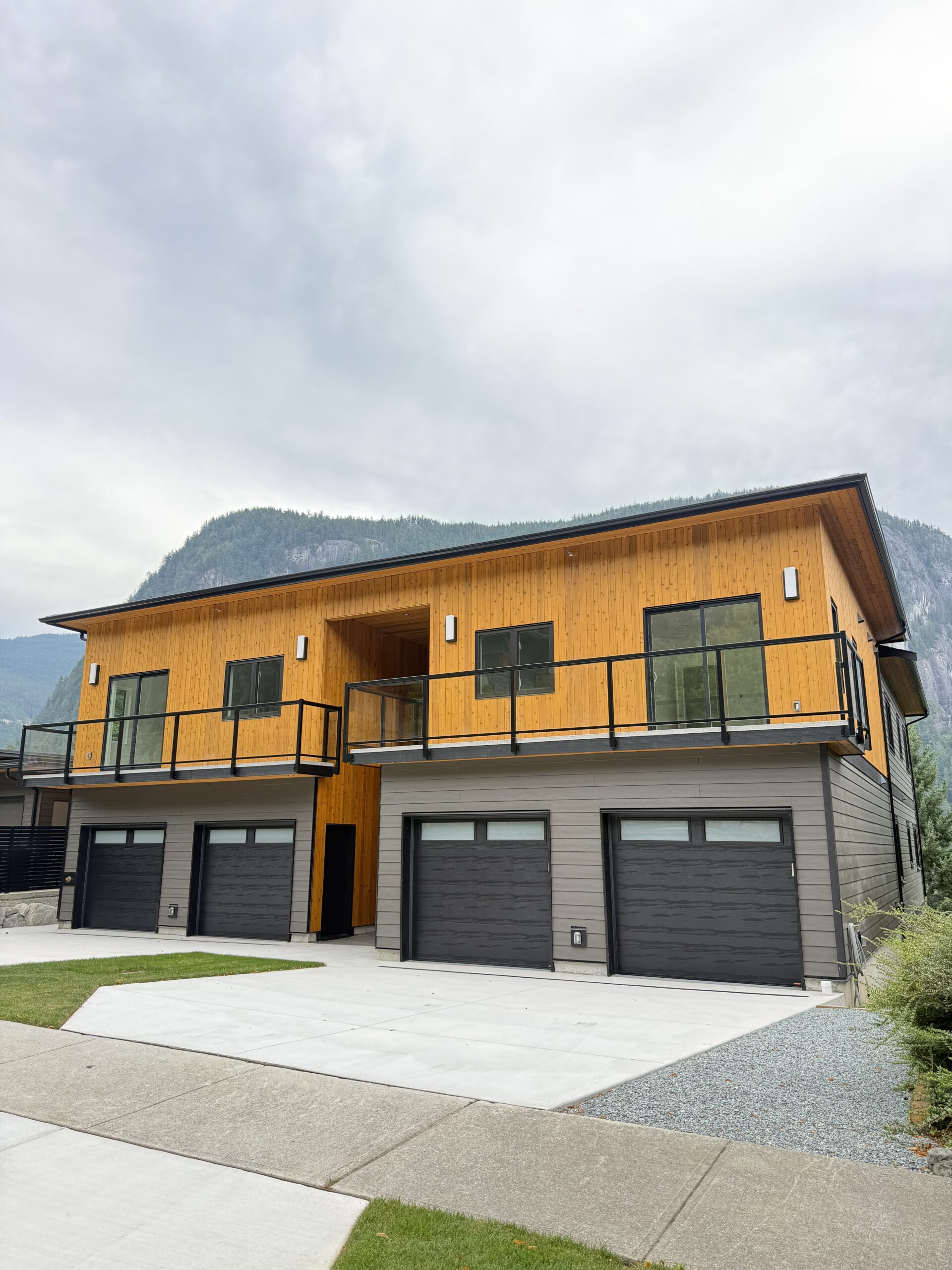 Fourplex , Crumpit Woods Squamish